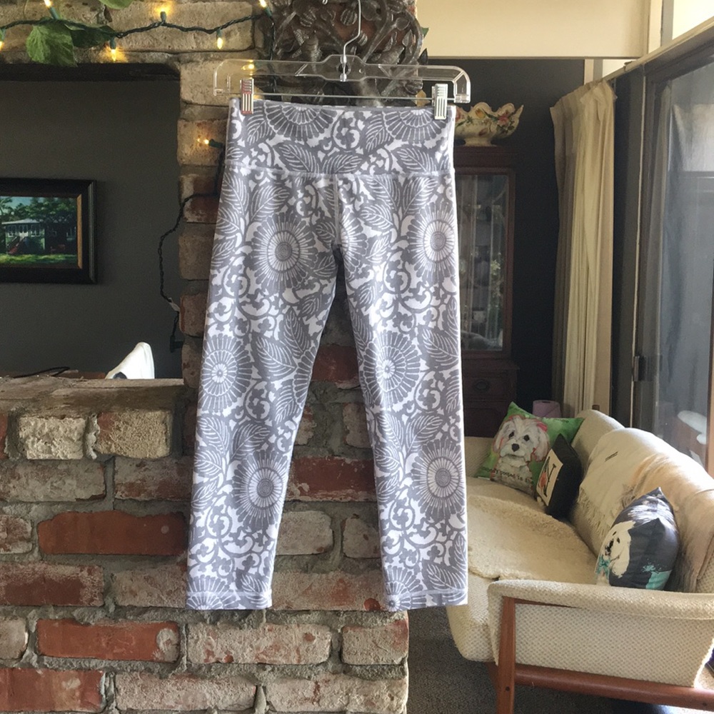 Lululemon cropped leggings size 4